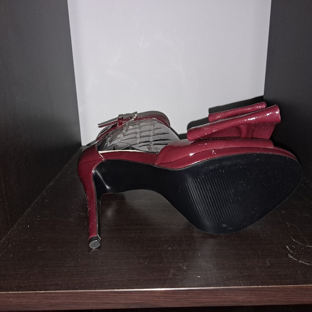 Shoe - Picture 2 of 6